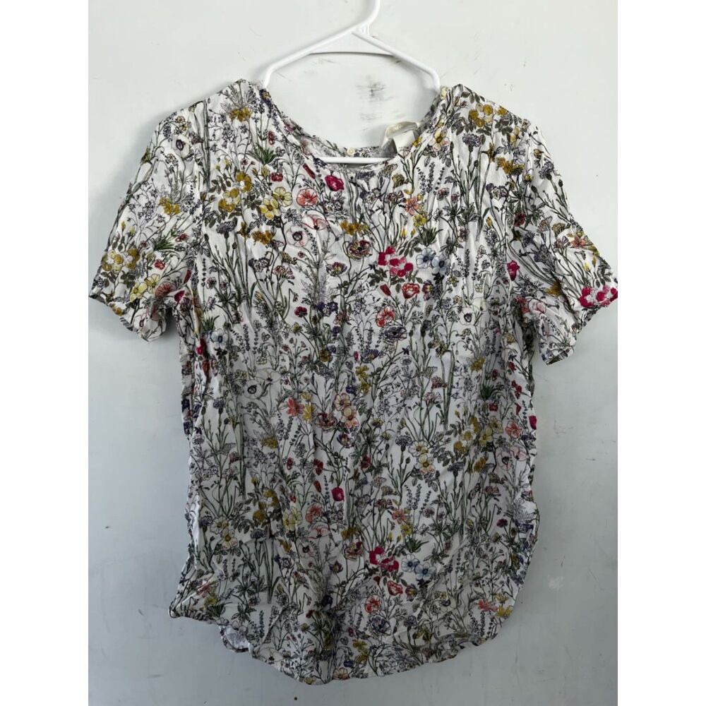 delicate romantic boho cottagecore feminine floral top with short sleeves